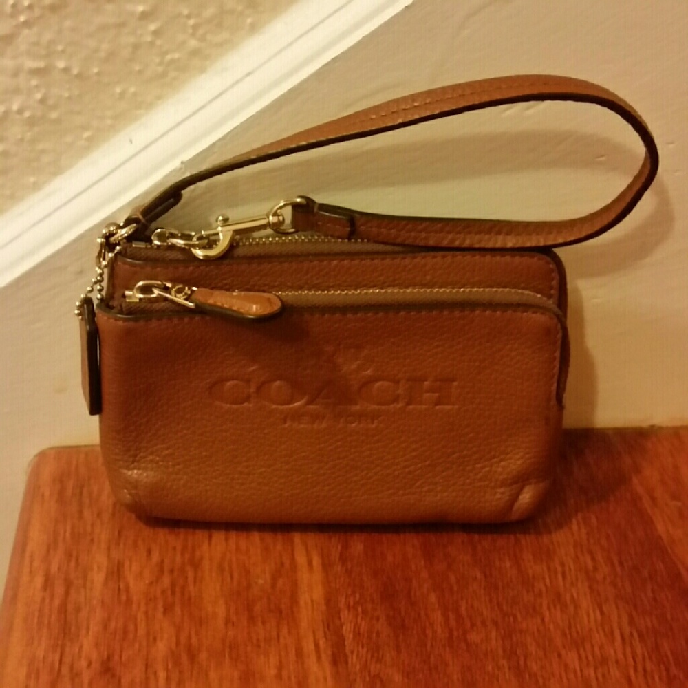 COACH DOUBLE ZIP LEATHER WRISTLET